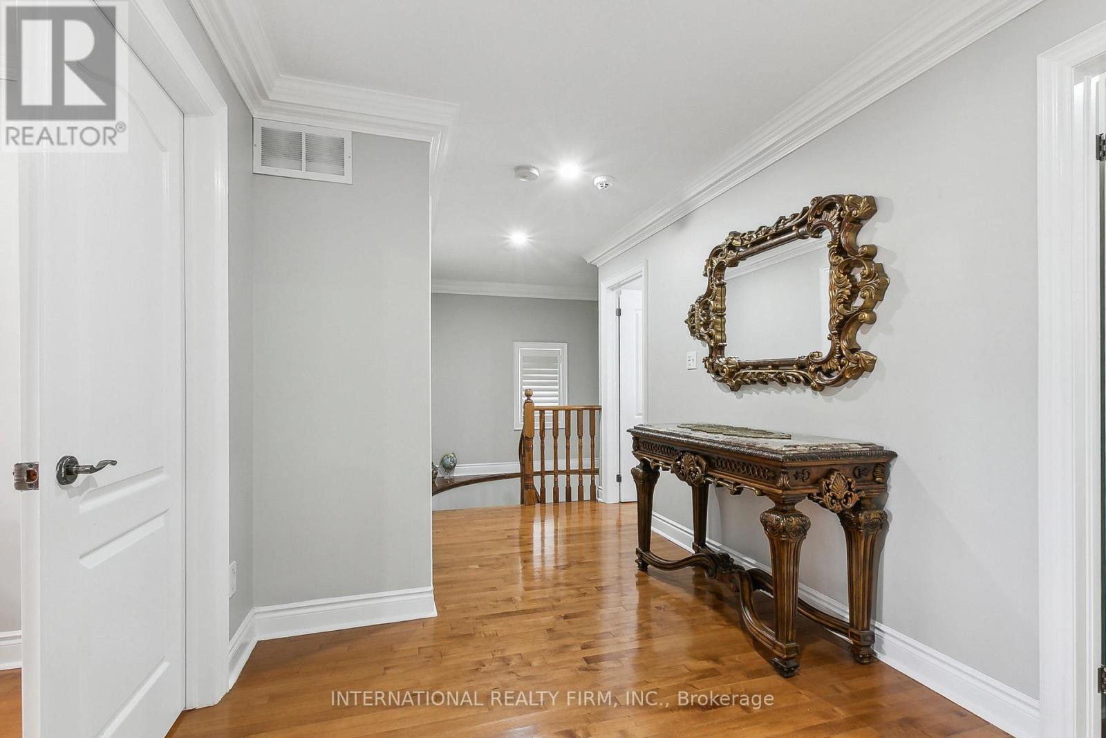8 REDWILLOW ROAD W - 30