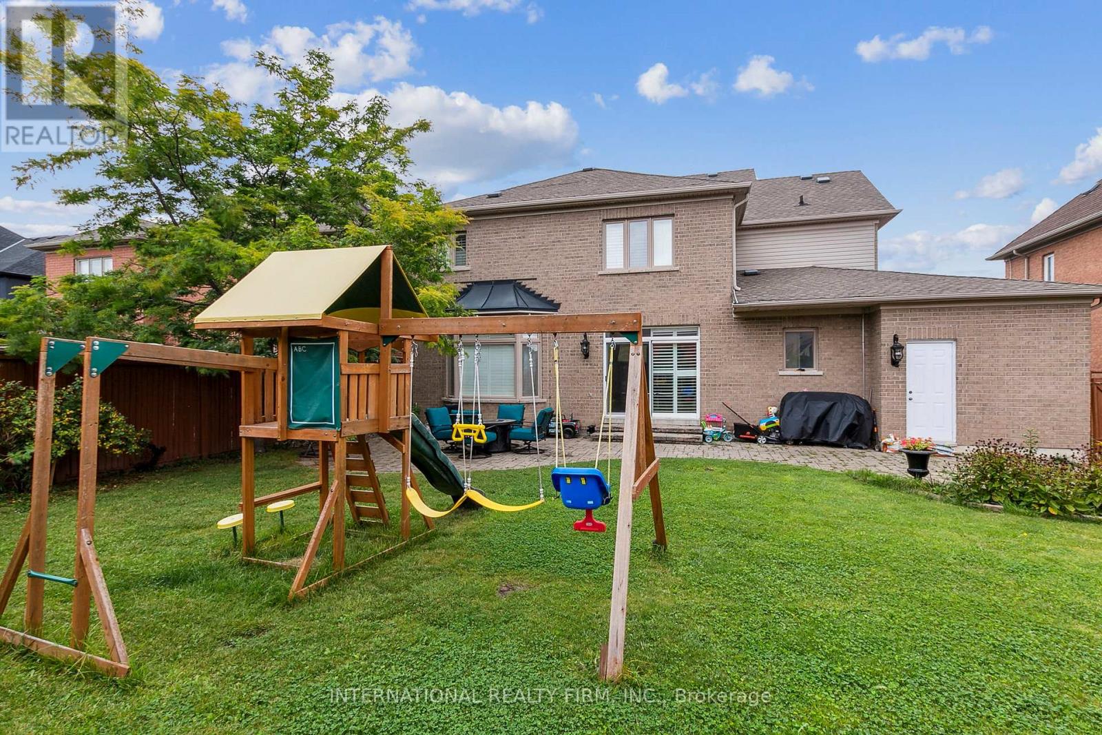 8 REDWILLOW ROAD W - 5