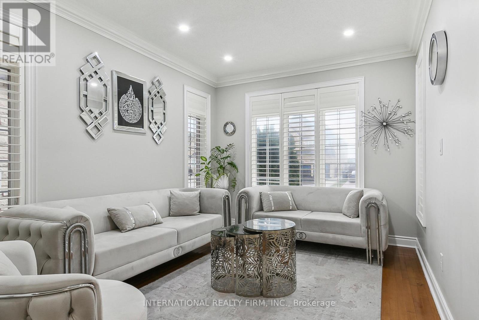 8 REDWILLOW ROAD W - 7