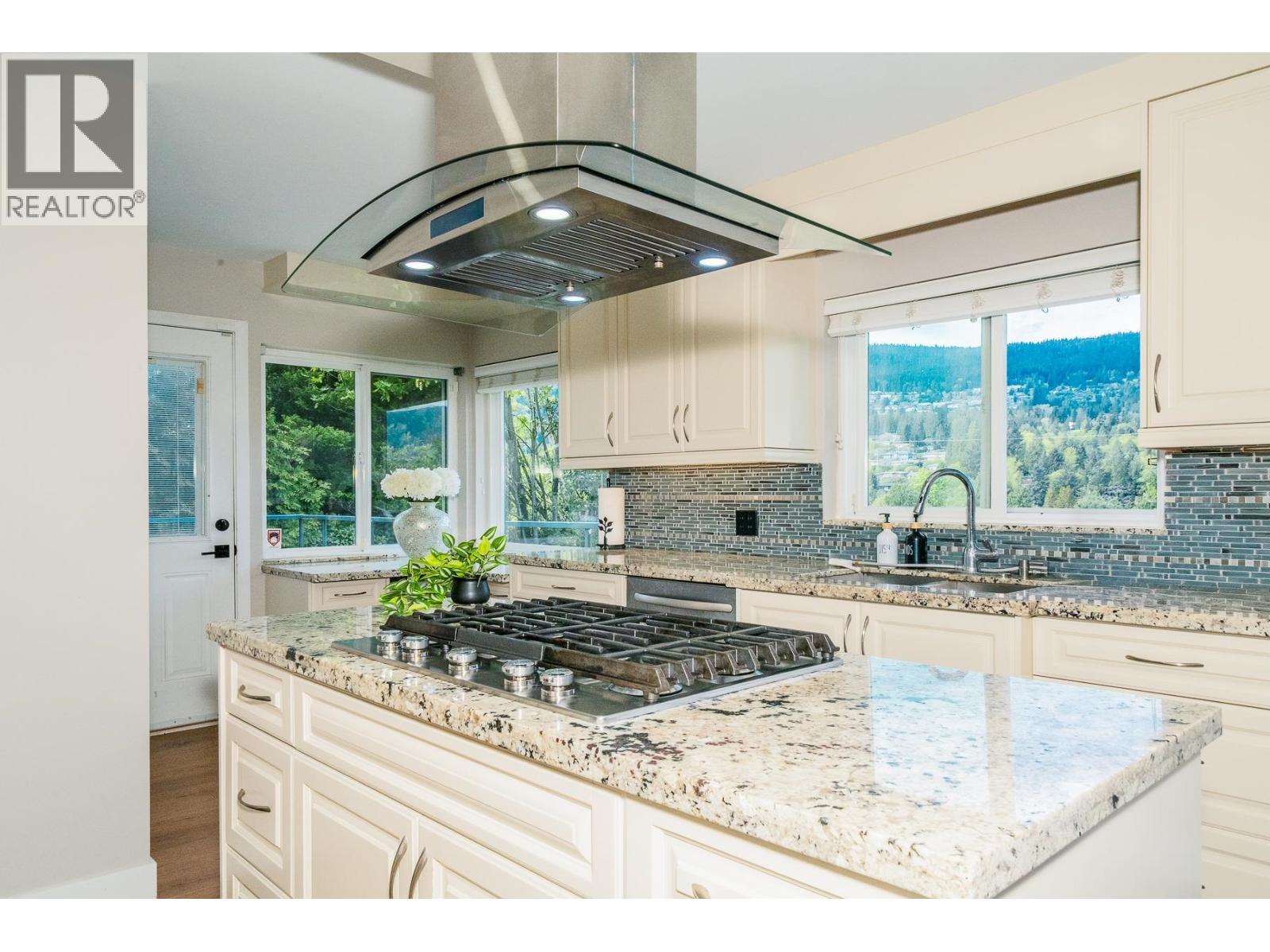 880 JEFFERSON AVENUE, West Vancouver