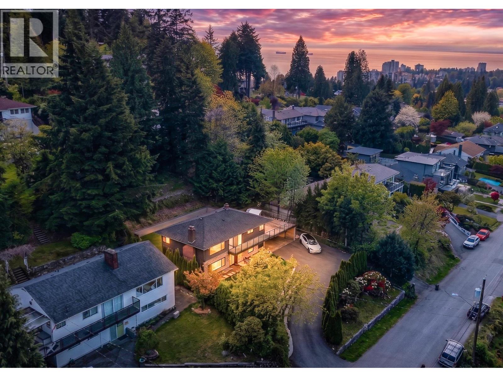 880 JEFFERSON AVENUE, West Vancouver