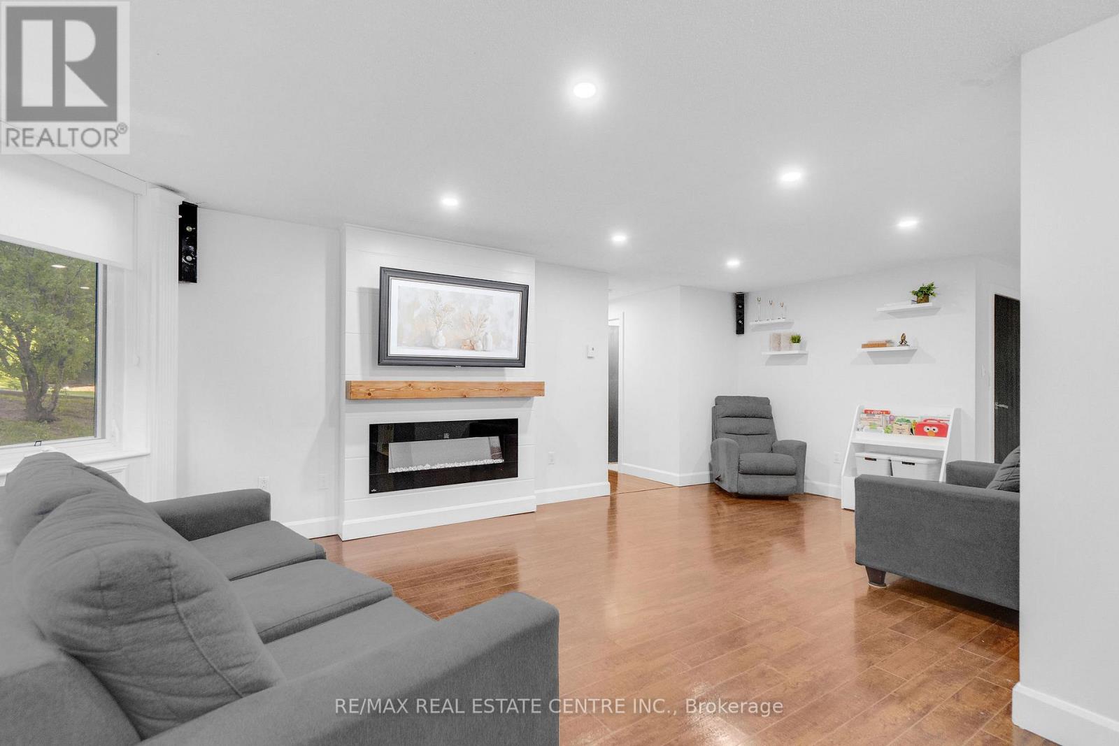 #103 35 GREEN VALLEY DRIVE - 18