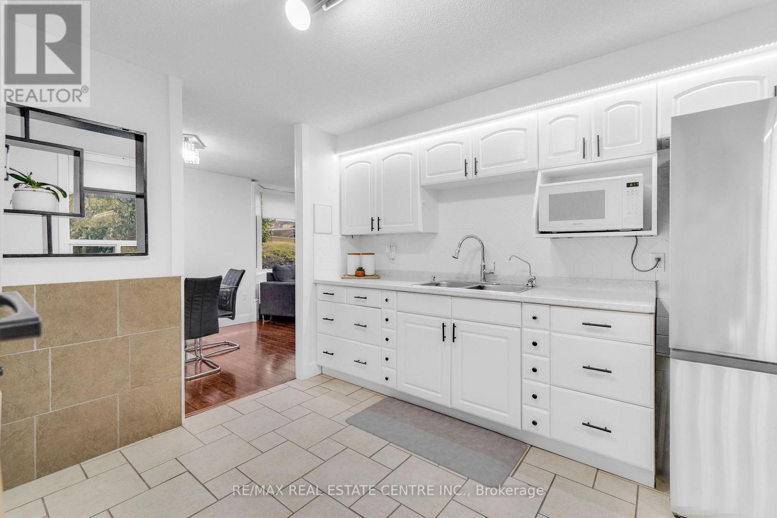 #103 35 GREEN VALLEY DRIVE - 23