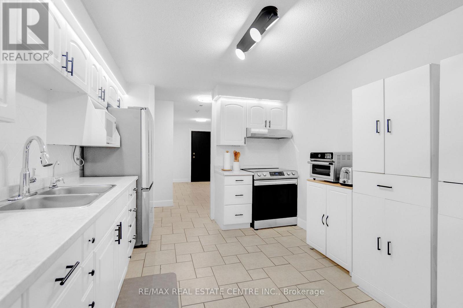 #103 35 GREEN VALLEY DRIVE - 24