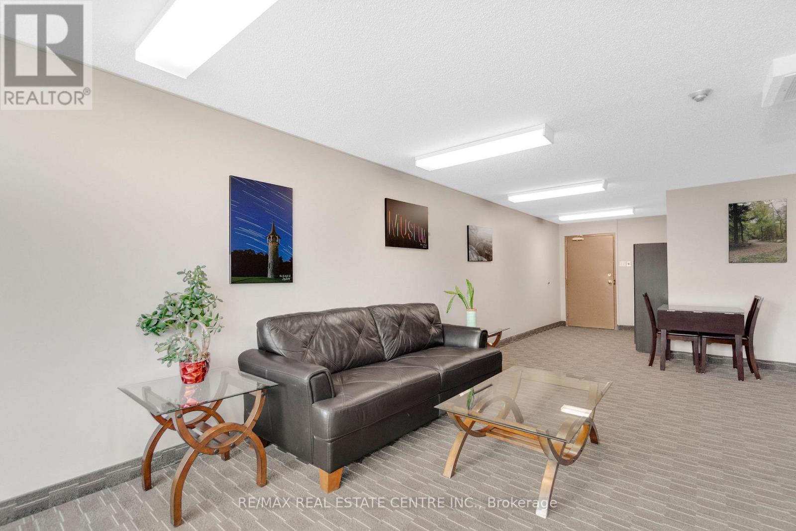#103 35 GREEN VALLEY DRIVE - 36