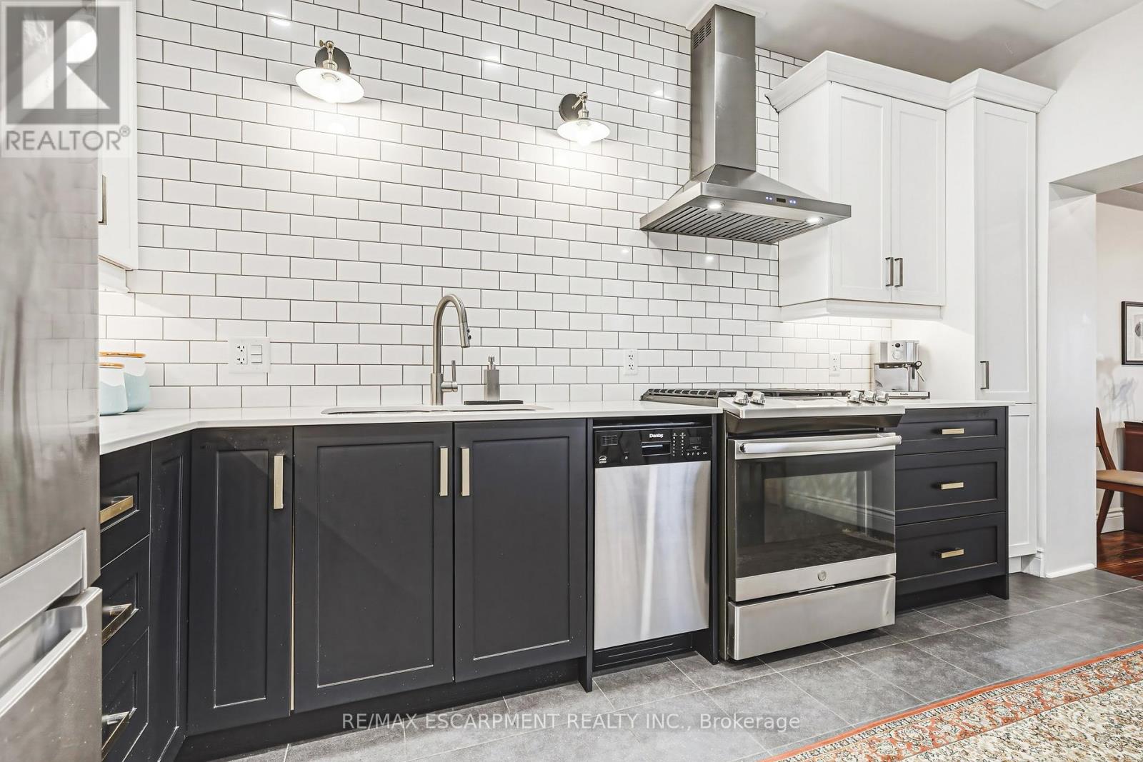 153 ELGIN STREET - 13