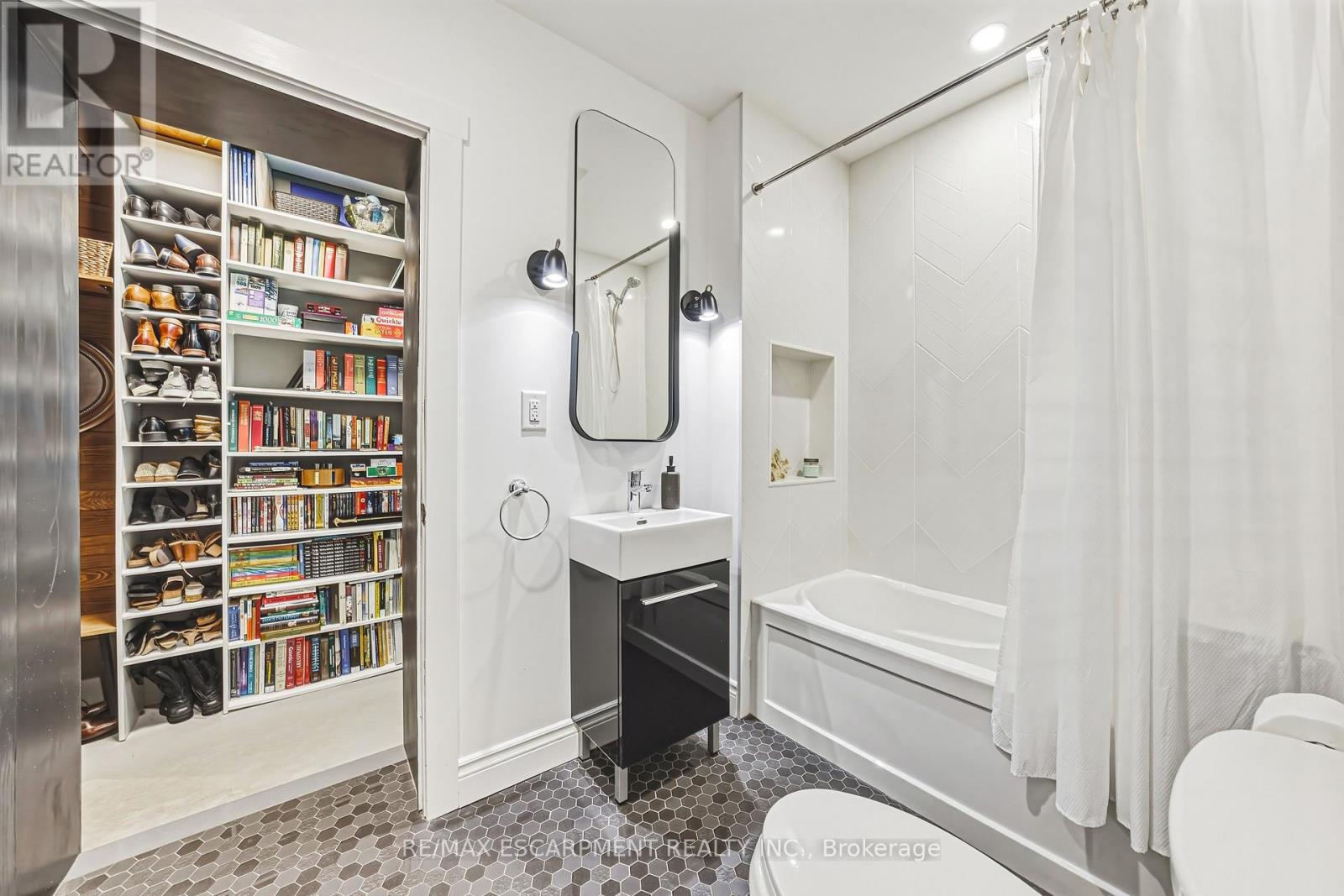 153 ELGIN STREET - 16
