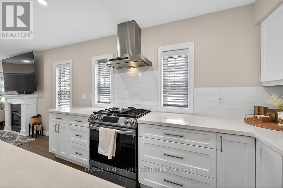 109 RAY STREET N - 18
