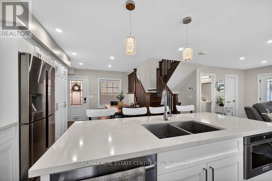 109 RAY STREET N - 20