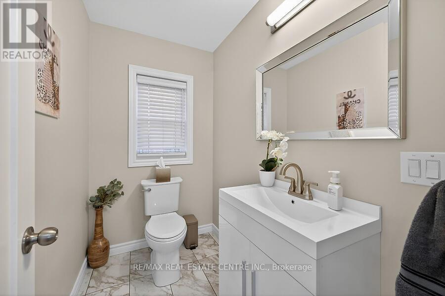 109 RAY STREET N - 22