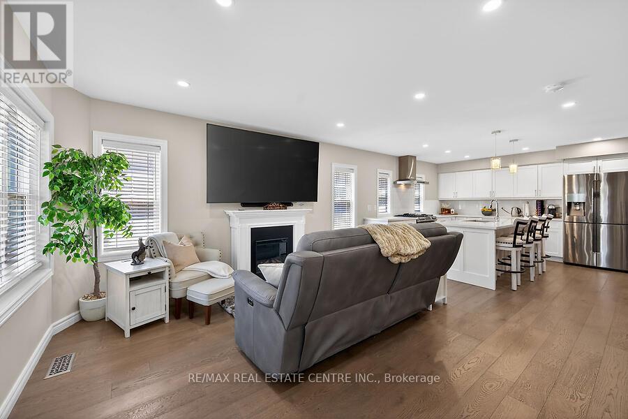 109 RAY STREET N - 8