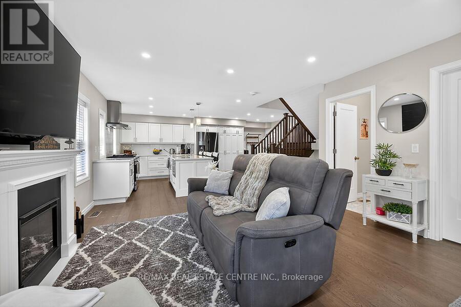 109 RAY STREET N - 9