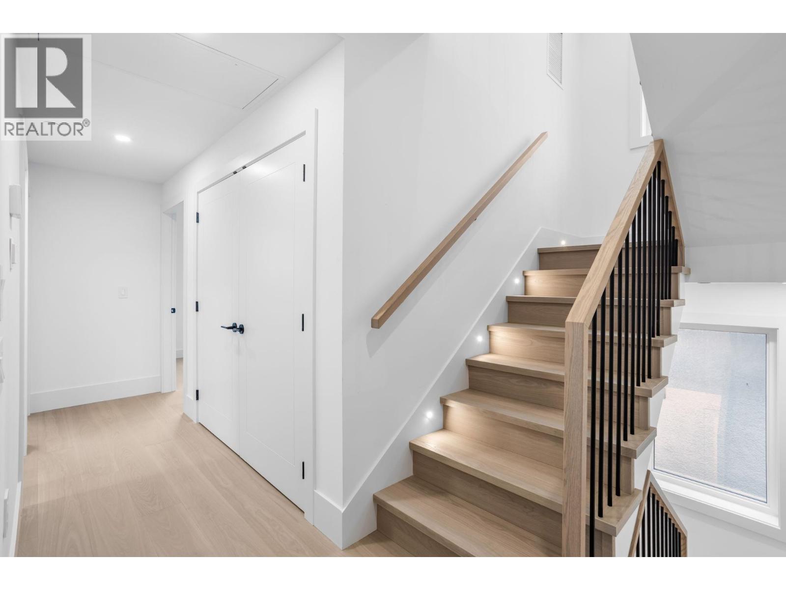 4 Bed, 4 Bath House for Sale in Vancouver – 2 3275 GRAVELEY STREET, Vancouver – MLS# R3131003 - Image 11