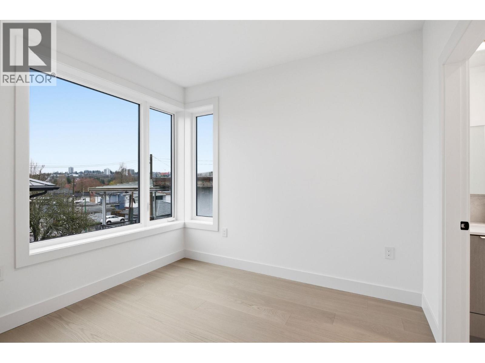 4 Bed, 4 Bath House for Sale in Vancouver – 2 3275 GRAVELEY STREET, Vancouver – MLS# R3131003 - Image 14