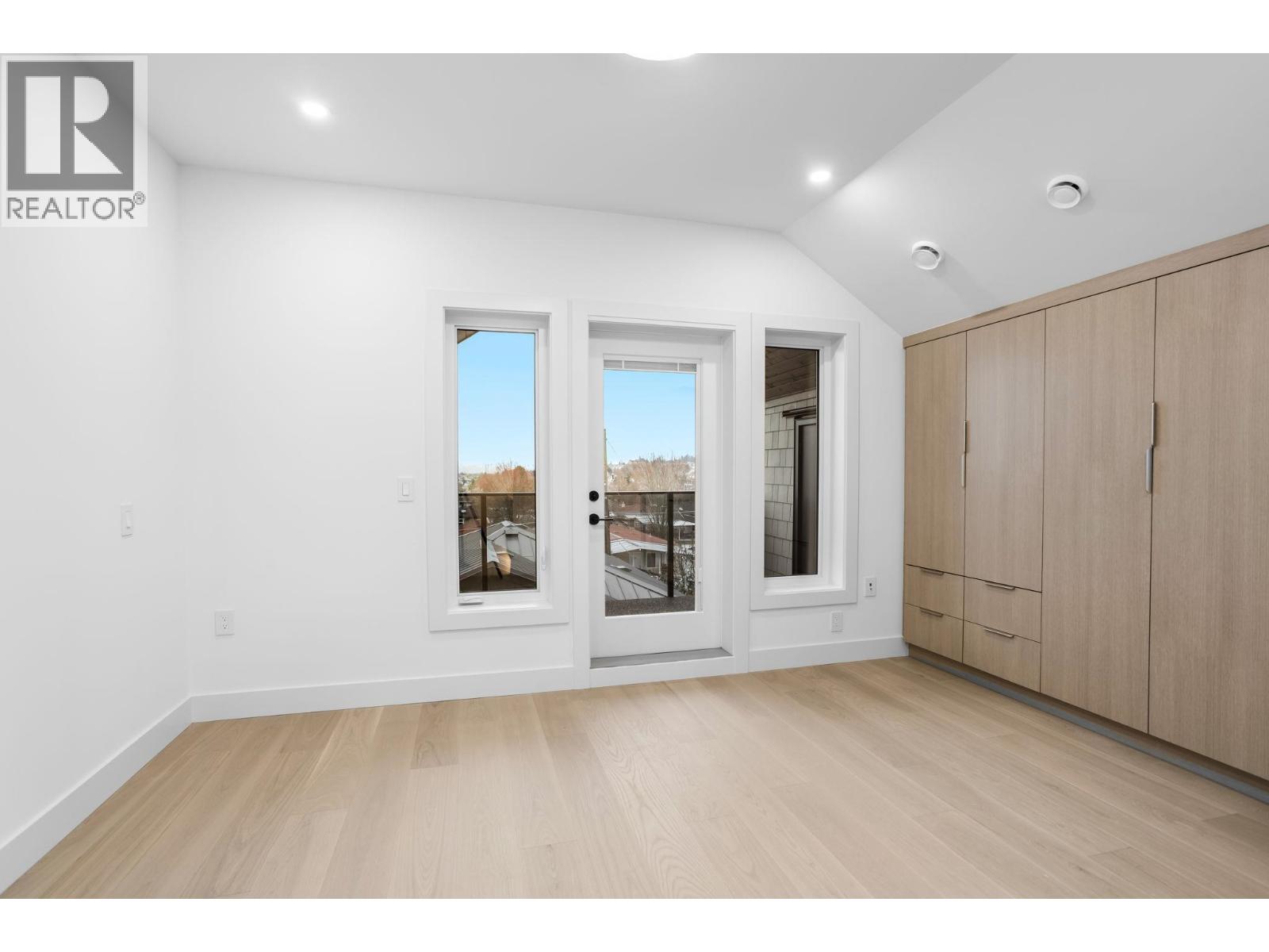 4 Bed, 4 Bath House for Sale in Vancouver – 2 3275 GRAVELEY STREET, Vancouver – MLS# R3131003 - Image 17