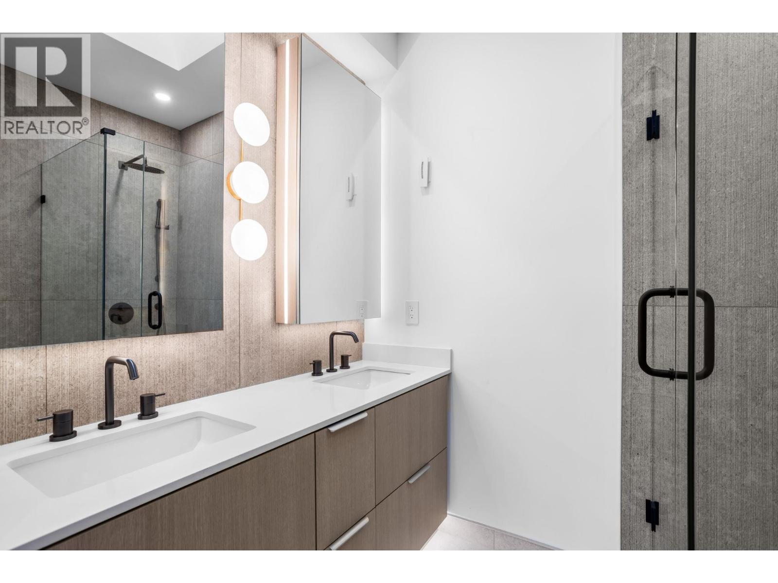 4 Bed, 4 Bath House for Sale in Vancouver – 2 3275 GRAVELEY STREET, Vancouver – MLS# R3131003 - Image 18