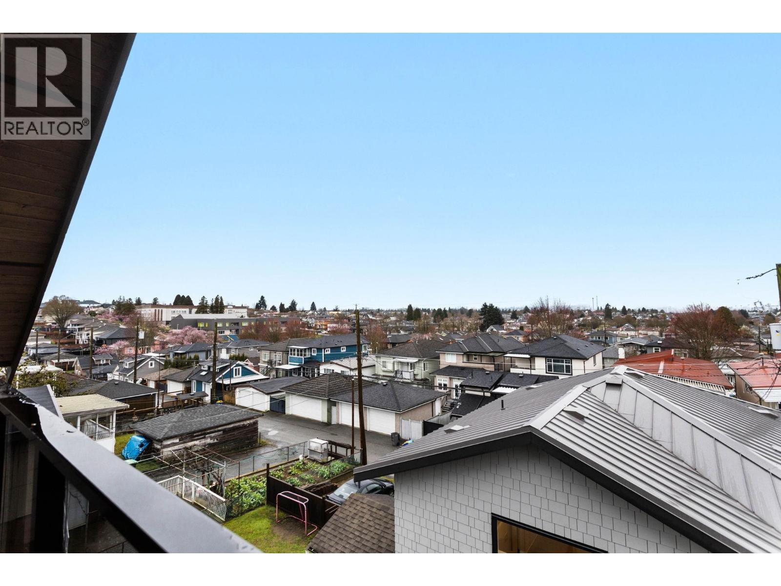 4 Bed, 4 Bath House for Sale in Vancouver – 2 3275 GRAVELEY STREET, Vancouver – MLS# R3131003 - Image 21