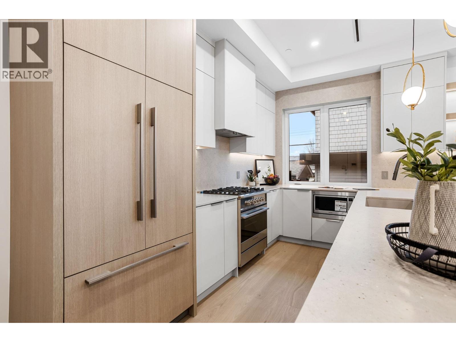 4 Bed, 4 Bath House for Sale in Vancouver – 2 3275 GRAVELEY STREET, Vancouver – MLS# R3131003 - Image 9