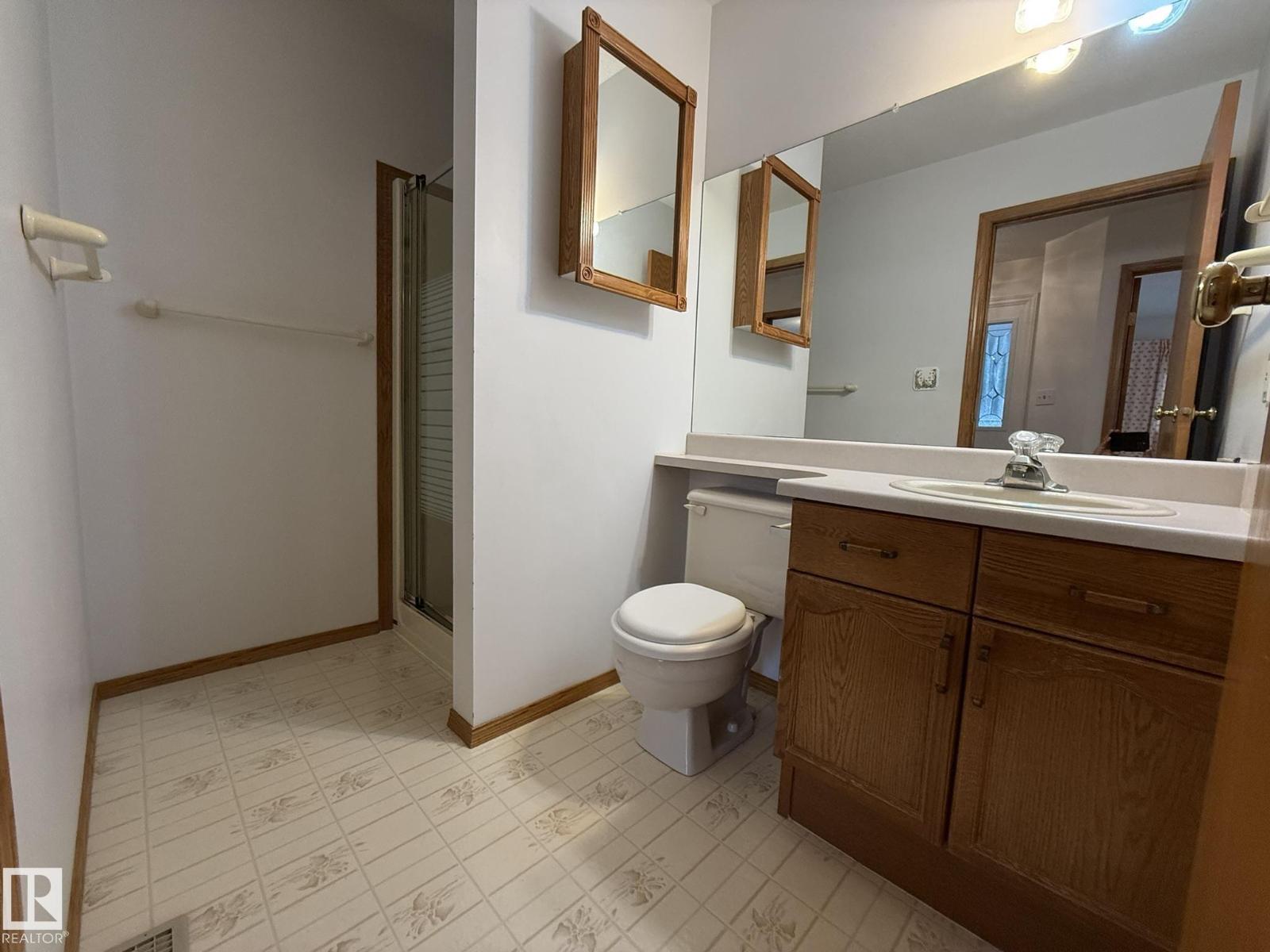 #102 4610 50 AV — photo 31