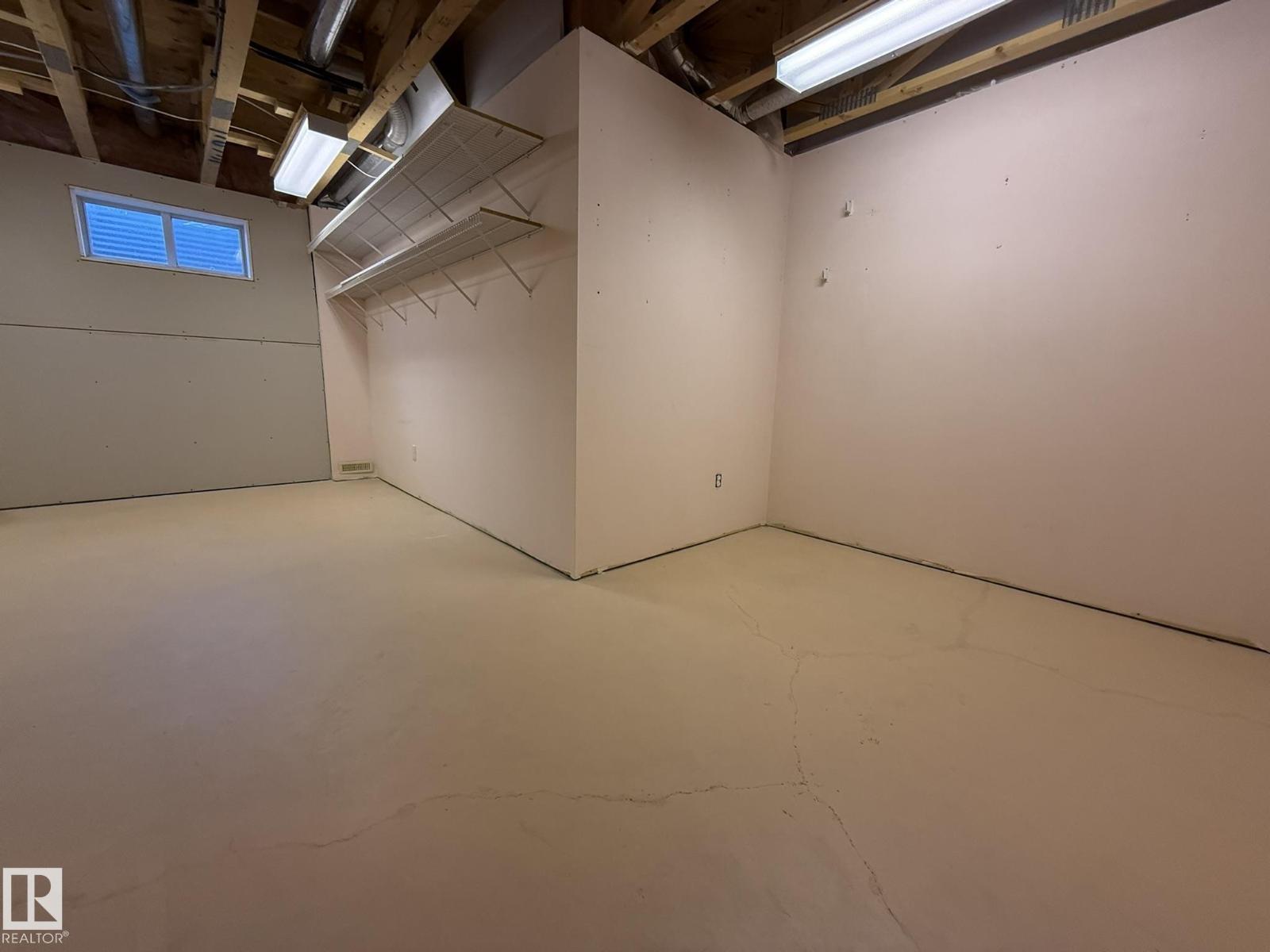 #102 4610 50 AV — photo 36