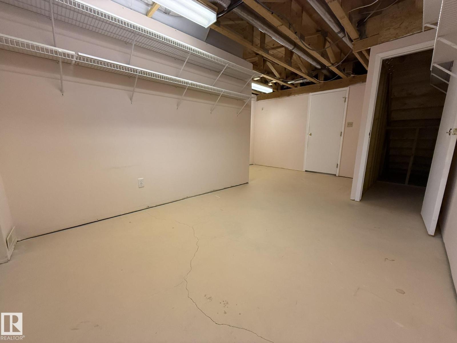 #102 4610 50 AV — photo 38
