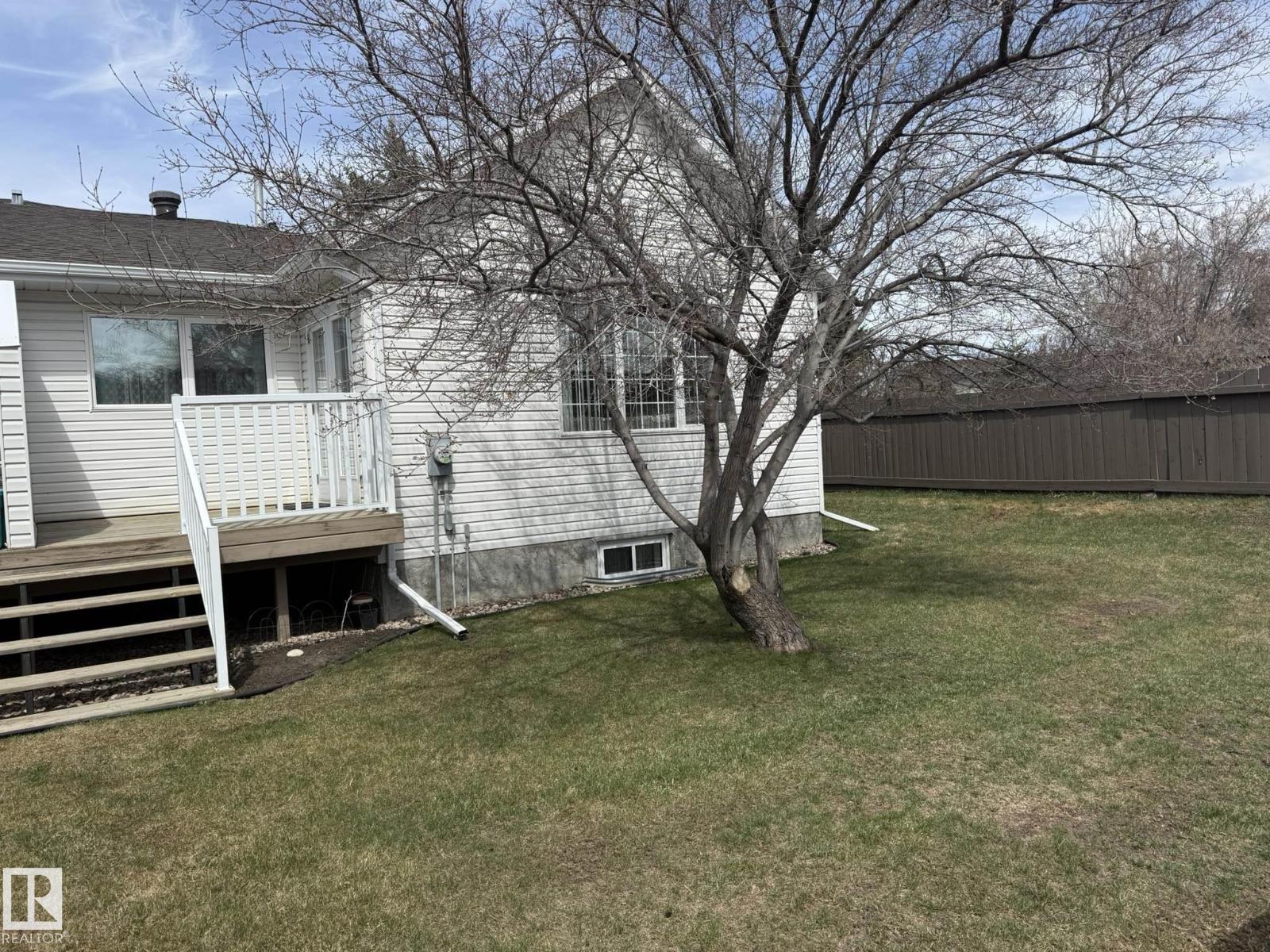 #102 4610 50 AV — photo 54
