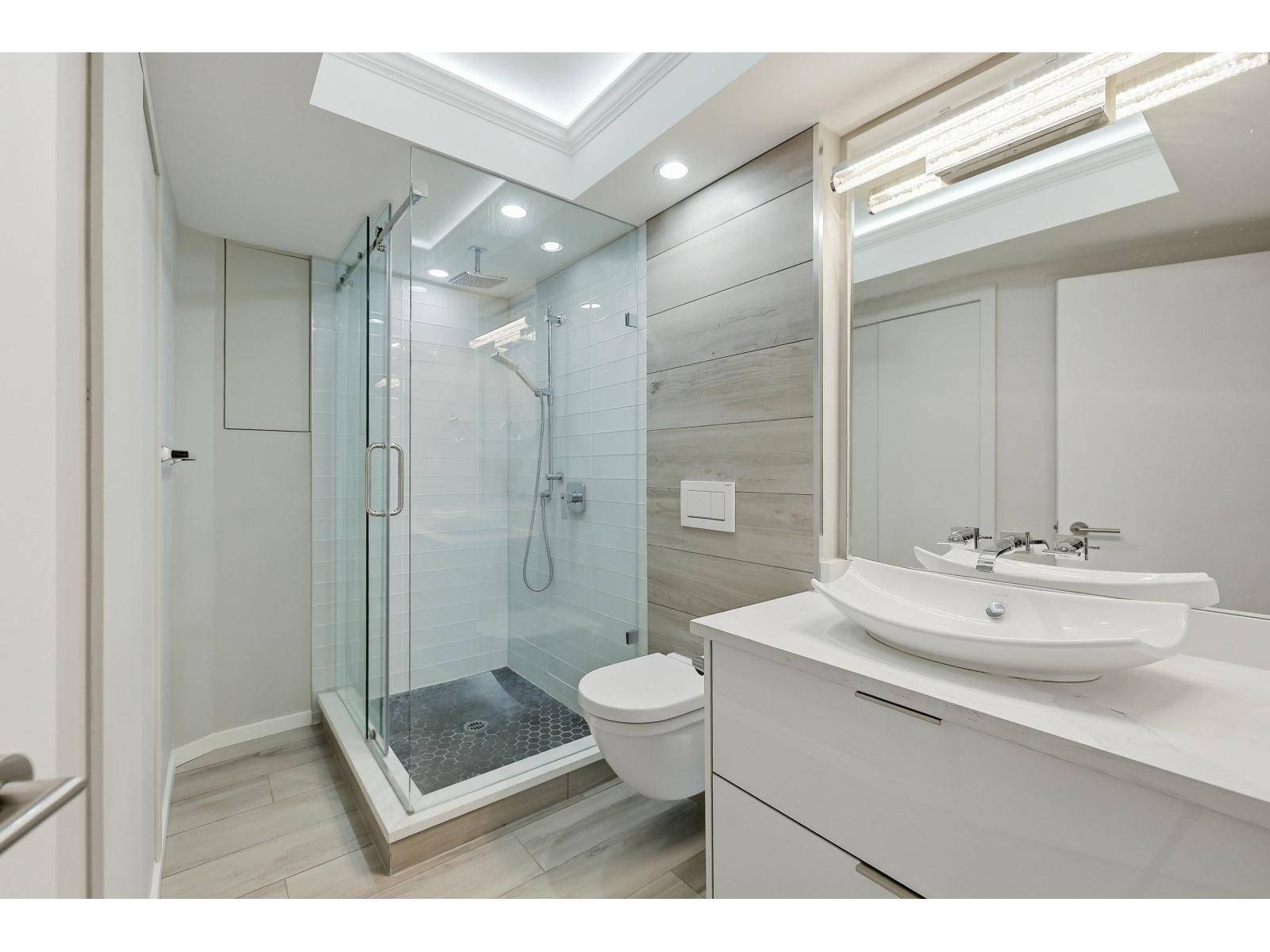 15240 VICTORIA AVENUE, White Rock