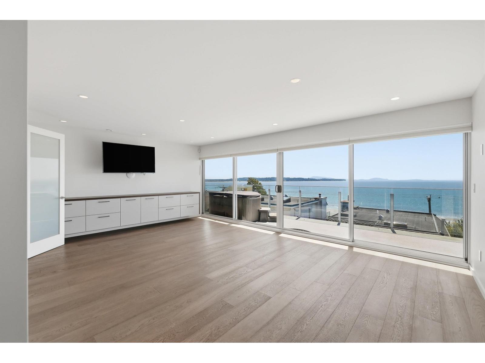 15240 VICTORIA AVENUE, White Rock