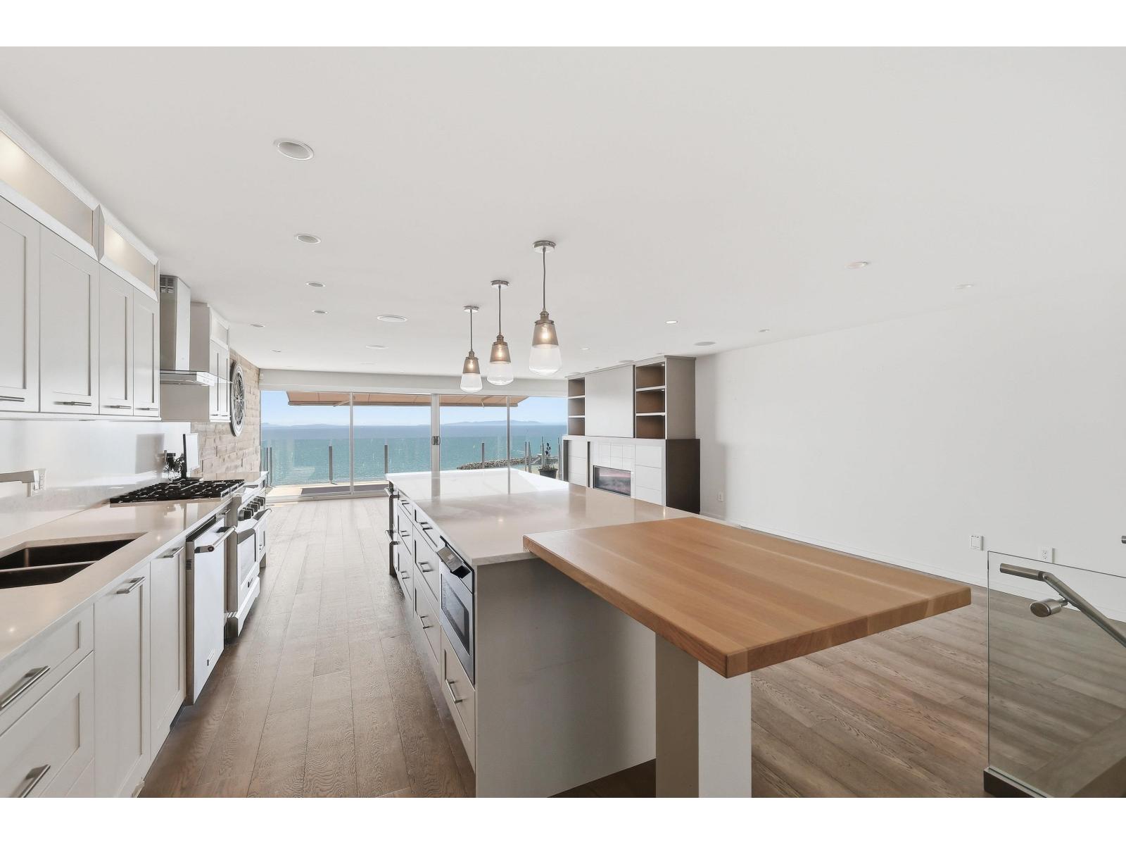 15240 VICTORIA AVENUE, White Rock