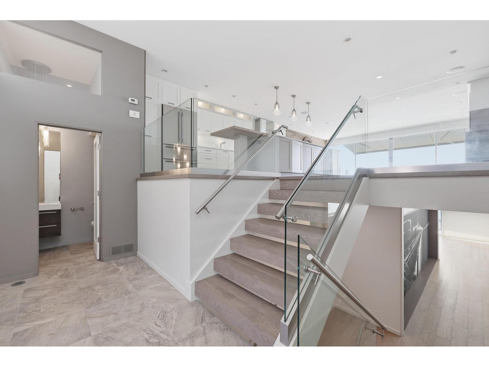 15240 VICTORIA AVENUE, White Rock