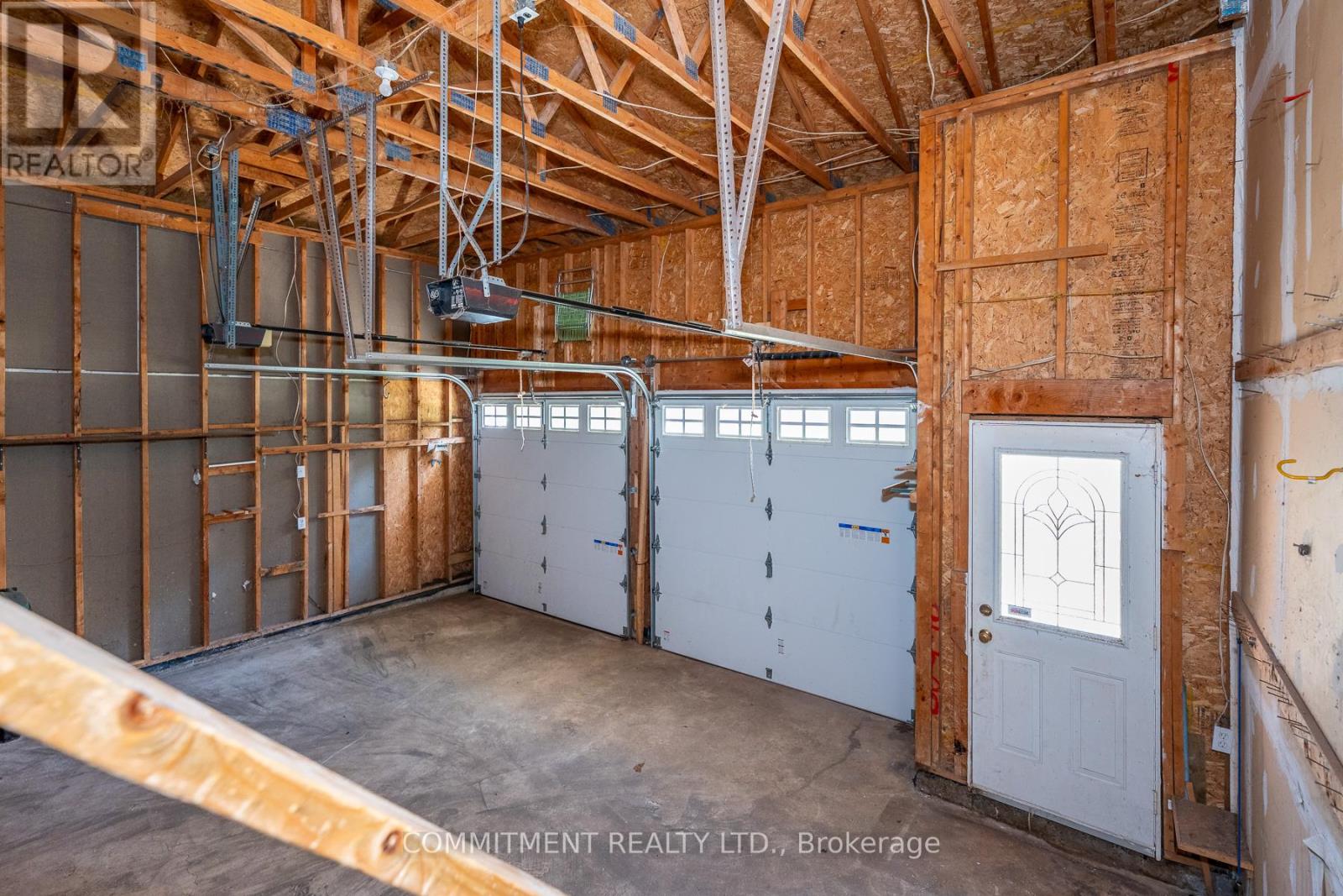 39 DOWNER CRESCENT - 27
