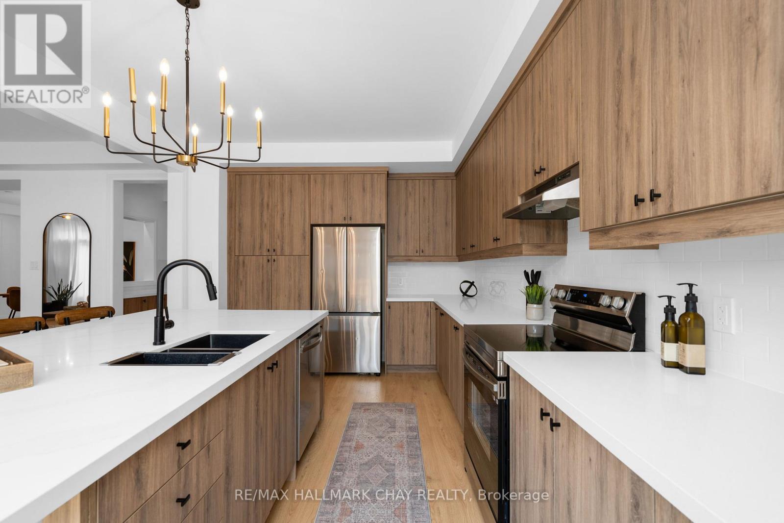 43 CALYPSO AVENUE - 14
