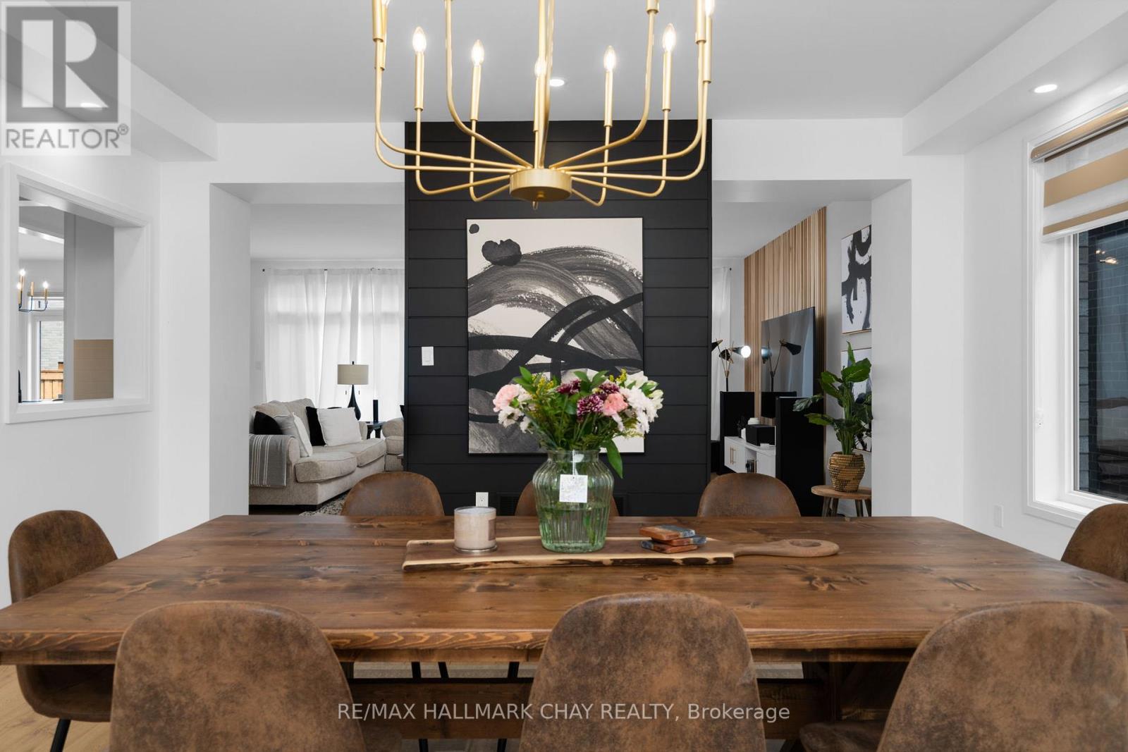 43 Calypso Avenue - Stunning Feature Wall