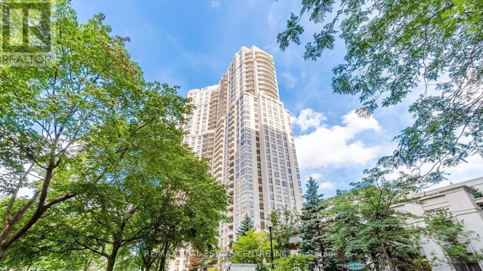 #1804 35 KINGSBRIDGE GARDEN CIRCLE - 1