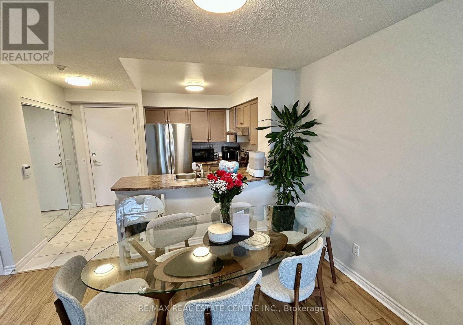 #1804 35 KINGSBRIDGE GARDEN CIRCLE - 19