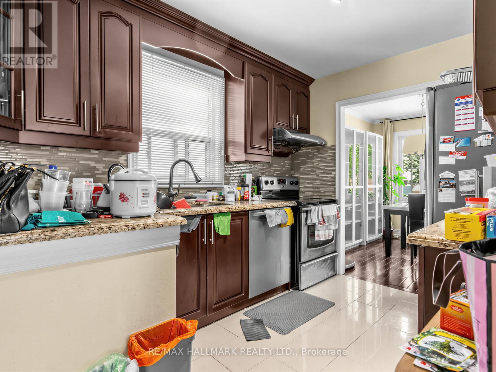 34 GREYLAWN CRESCENT - 10