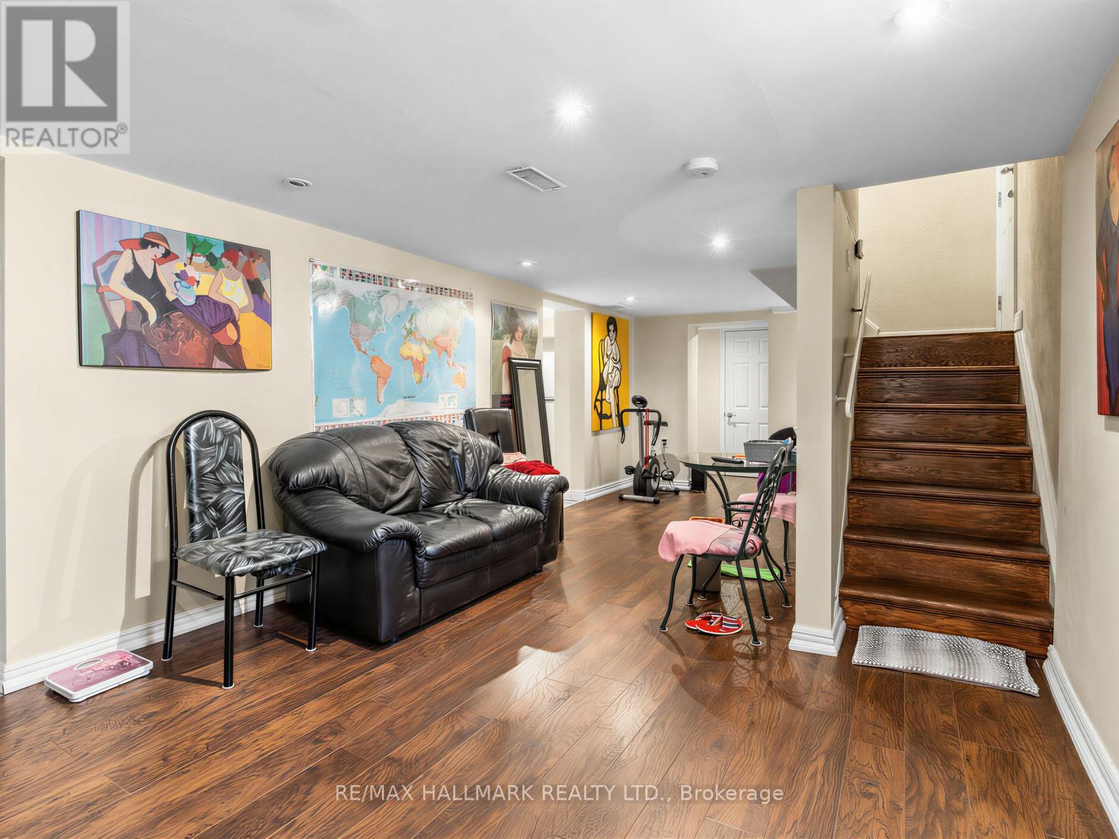 34 GREYLAWN CRESCENT - 18