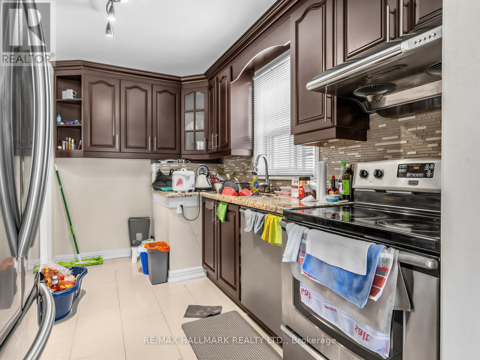 34 GREYLAWN CRESCENT - 9