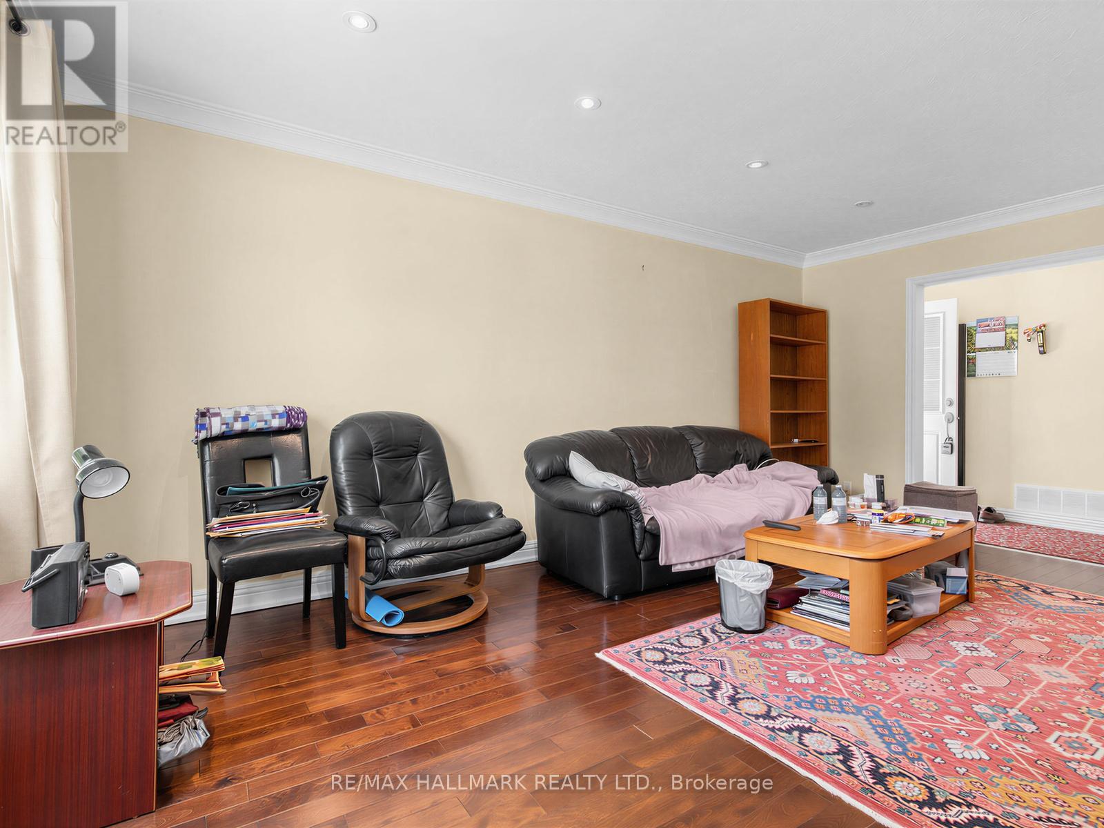 34 GREYLAWN CRESCENT - 3