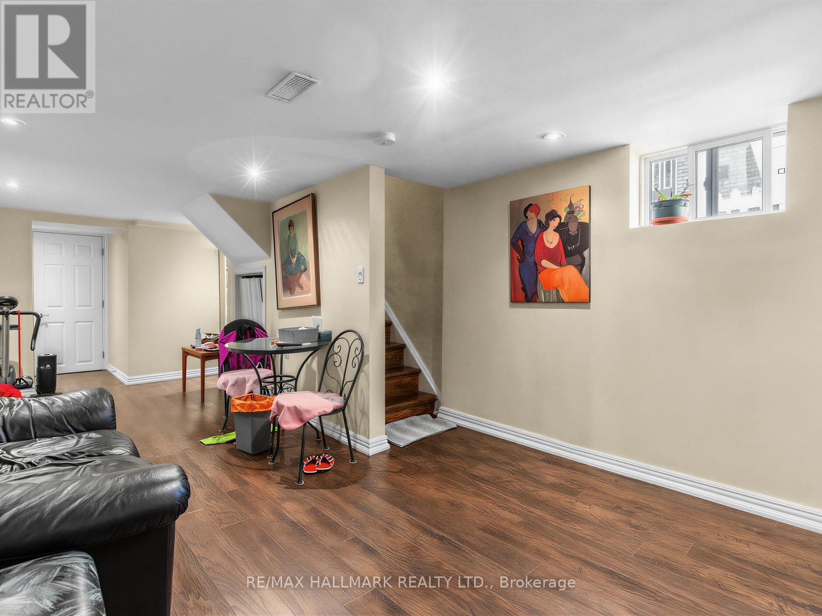 34 GREYLAWN CRESCENT - 19