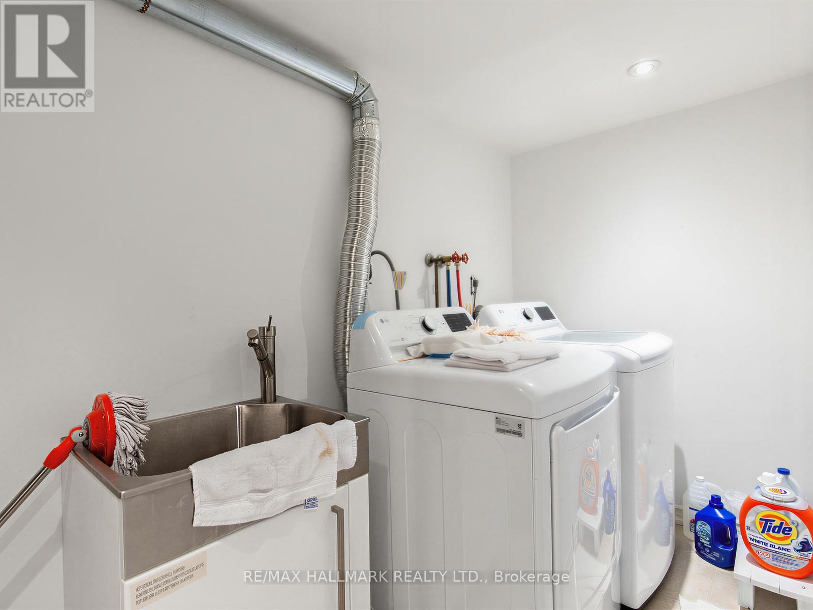 34 GREYLAWN CRESCENT - 26