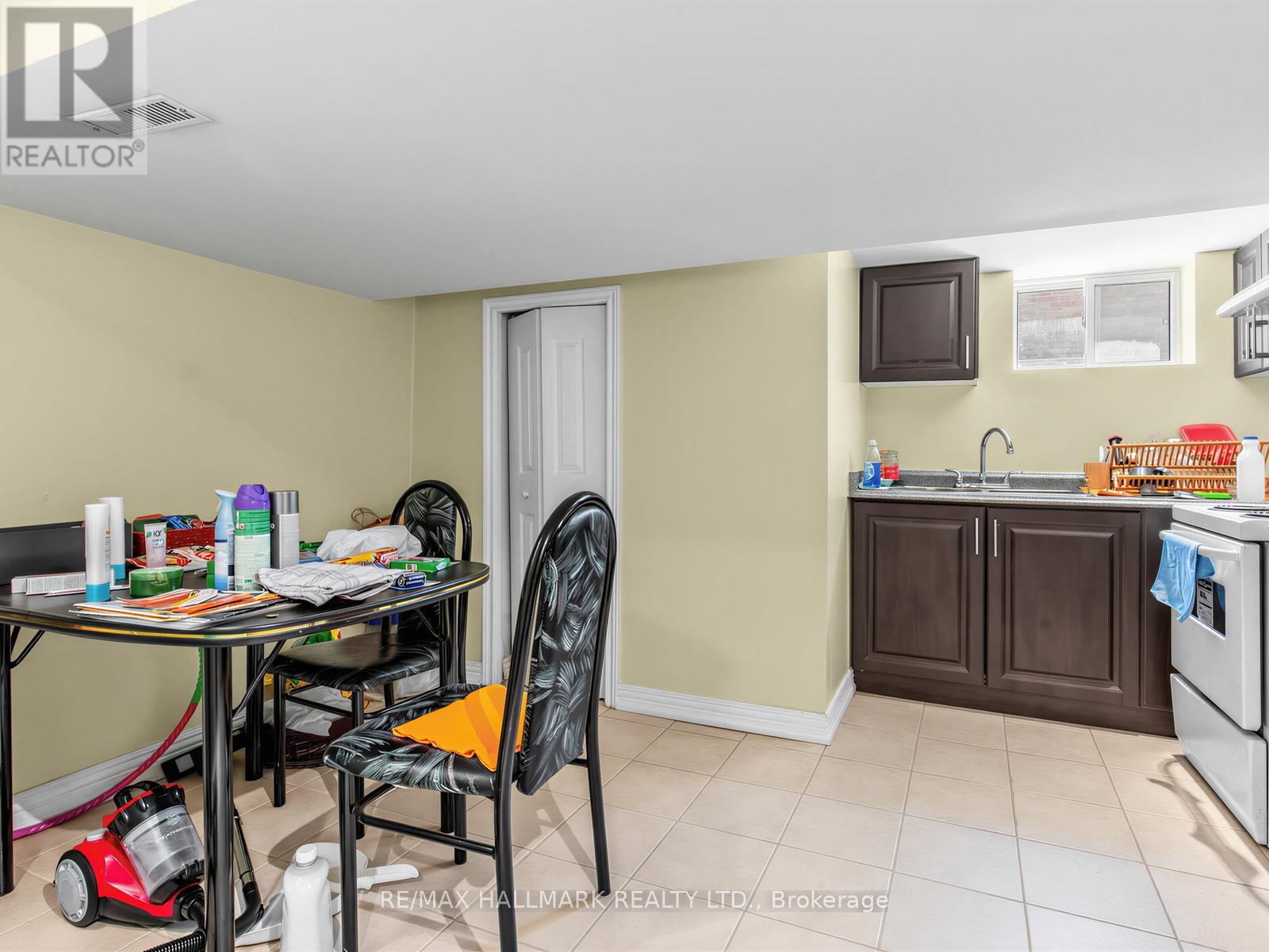 34 GREYLAWN CRESCENT - 22