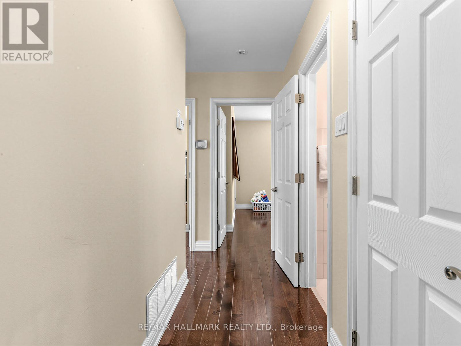 34 GREYLAWN CRESCENT - 12
