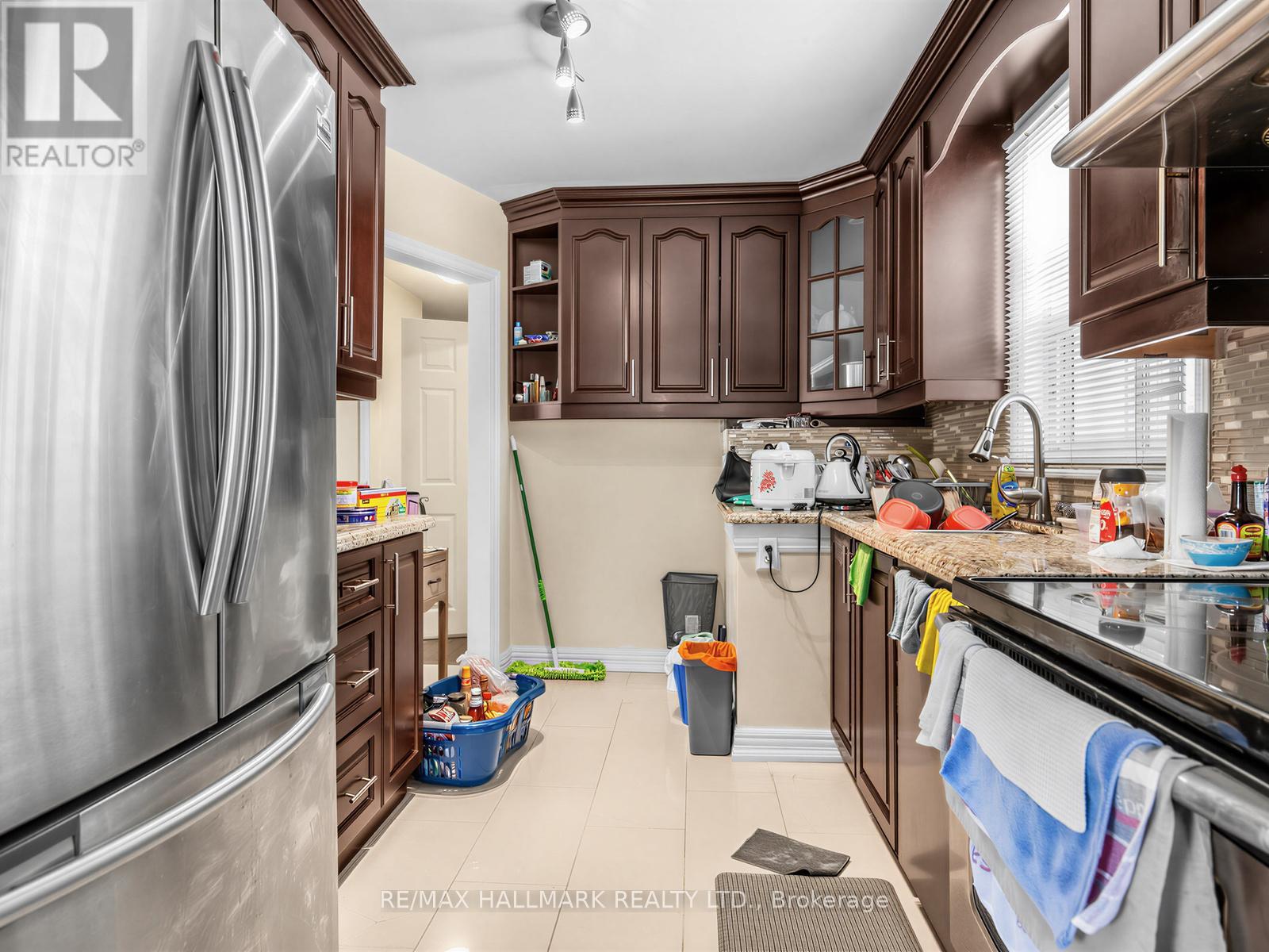 34 GREYLAWN CRESCENT - 8