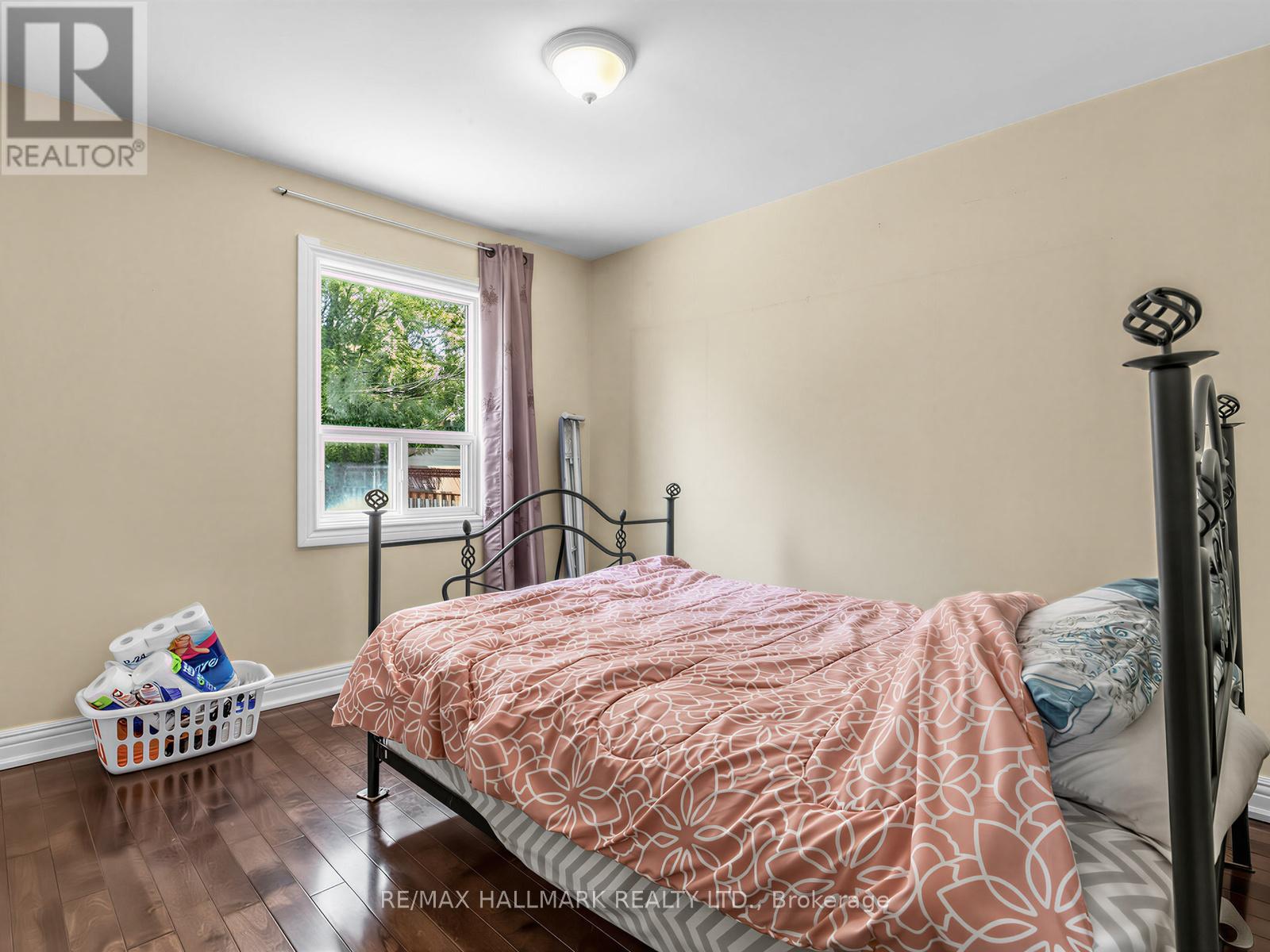 34 GREYLAWN CRESCENT - 13
