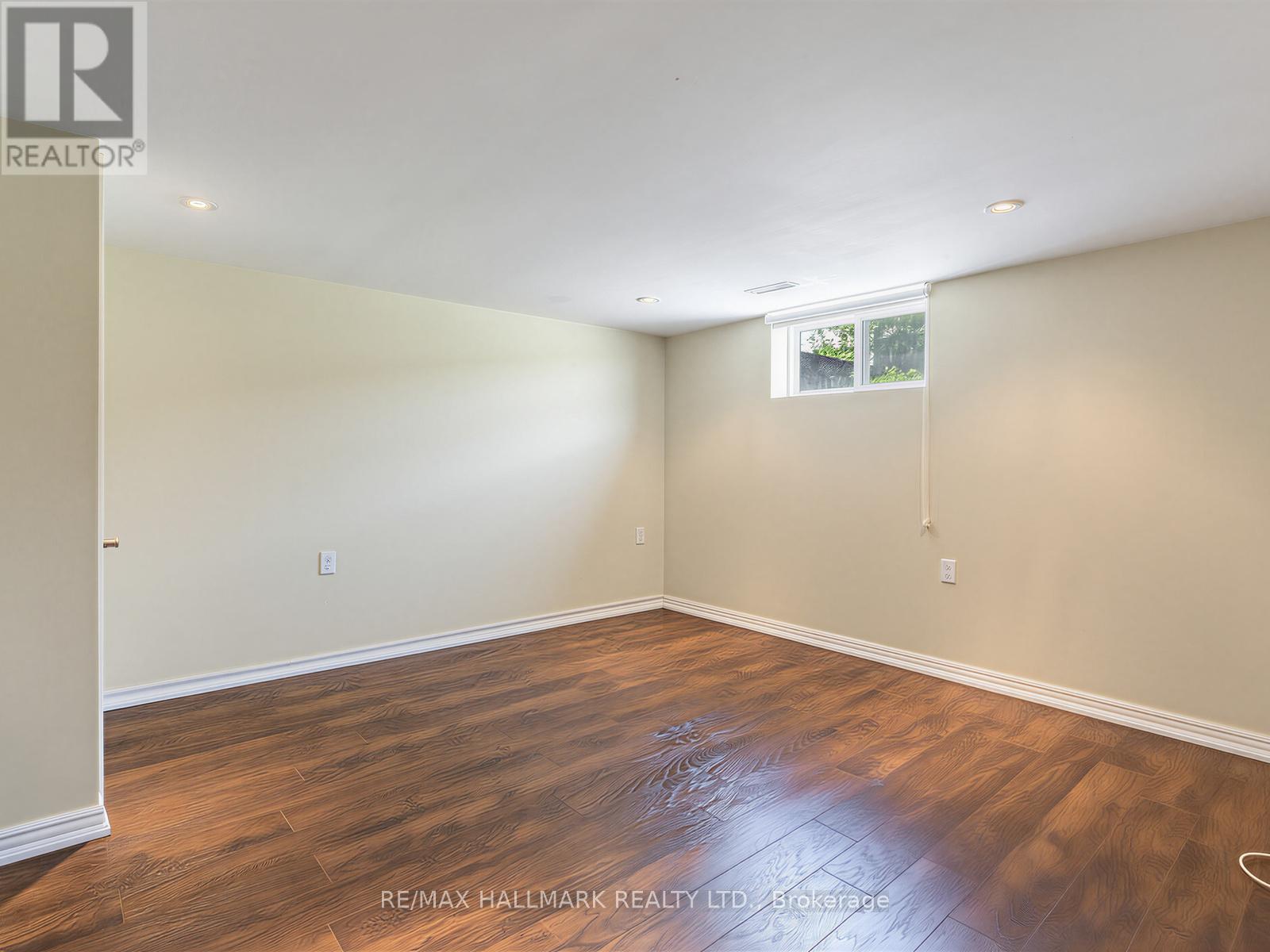 34 GREYLAWN CRESCENT - 23