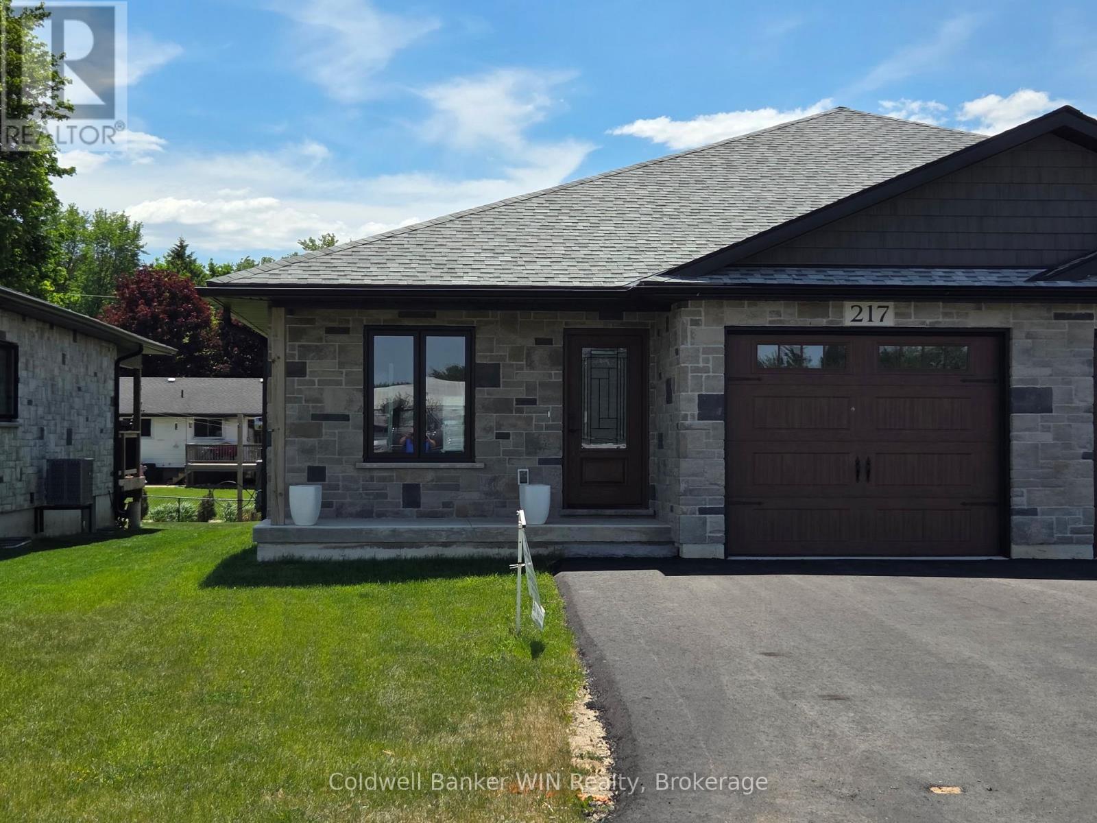 217 ELGIN STREET - 1
