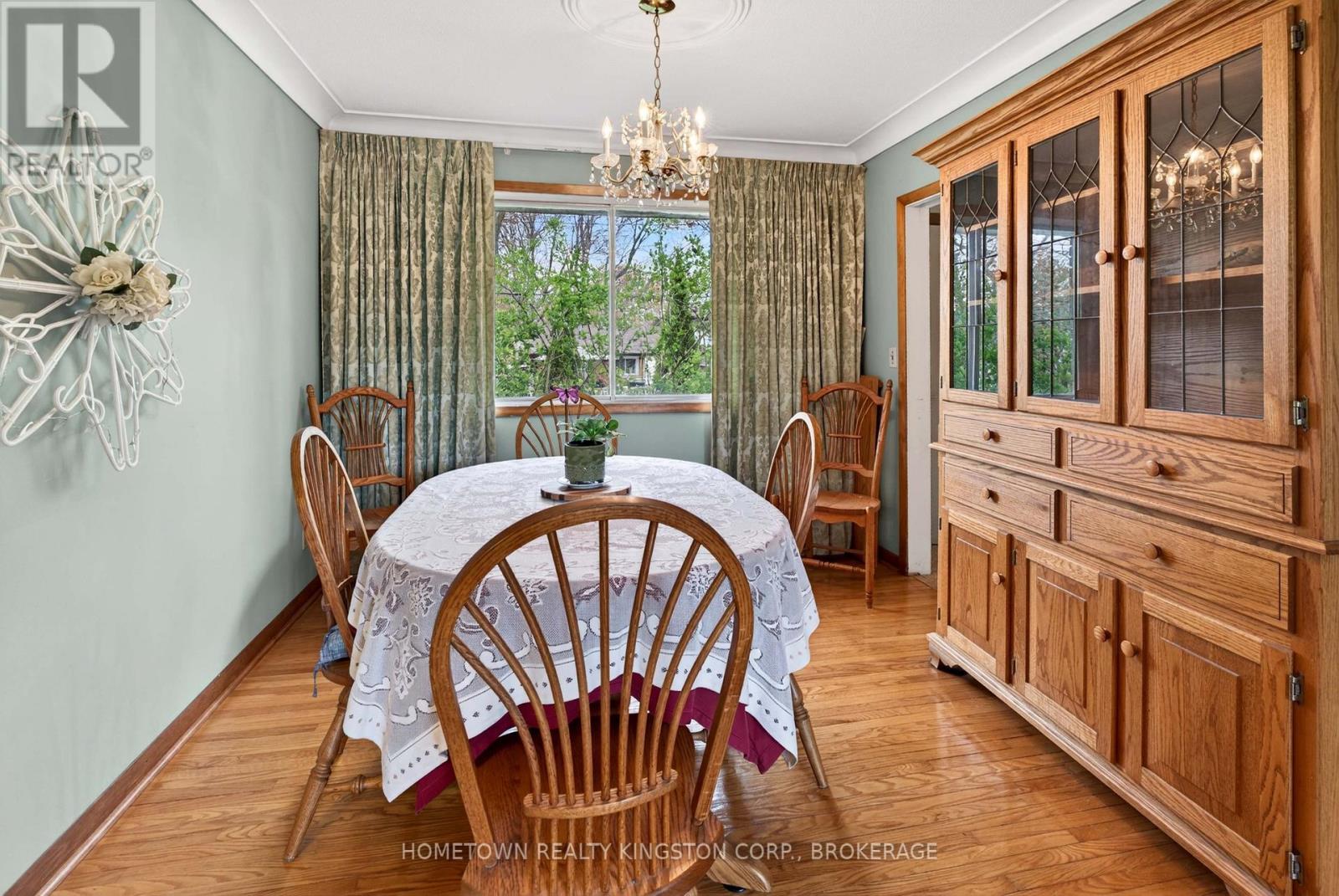 114 CAMPBELL CRESCENT - 6