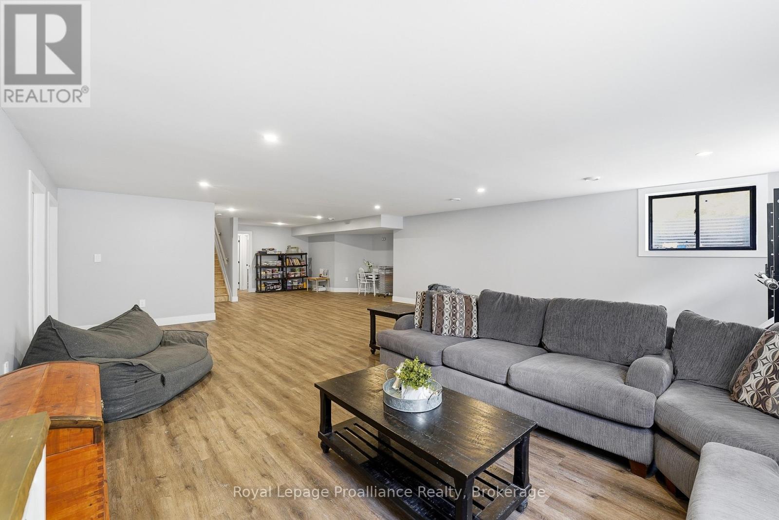 293 DOUGLAS ROAD - 32