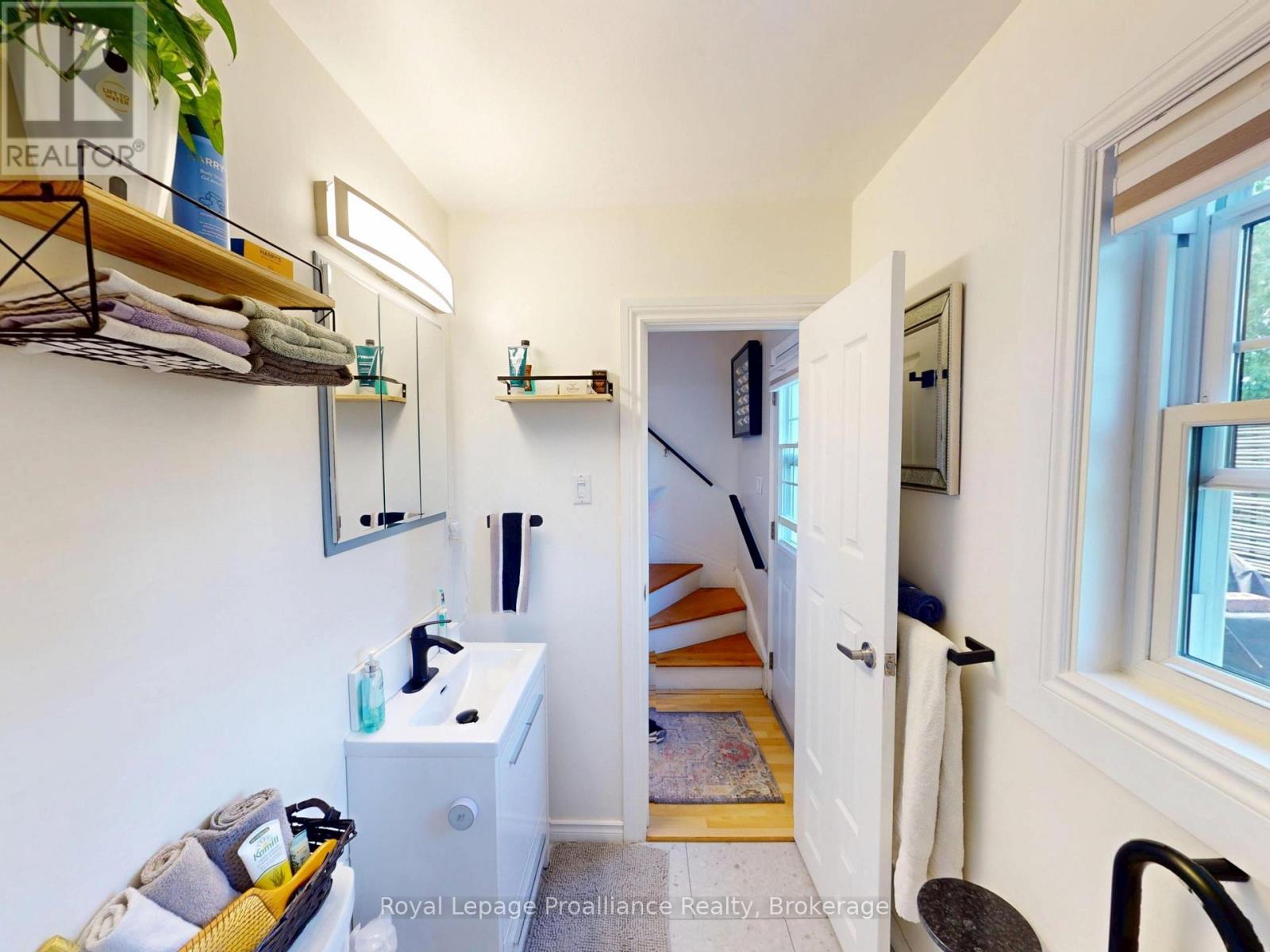 192 PINE STREET - 15
